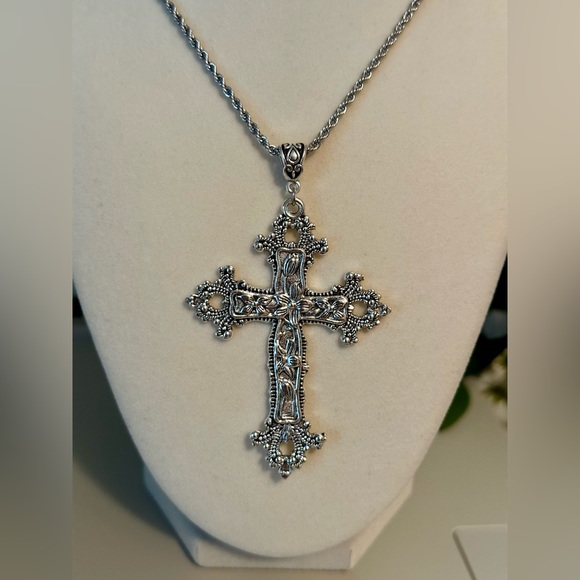 Gothic Cross Charm Necklace Floral Design Big Punk Goth Silver Tone - Picture 4 of 10